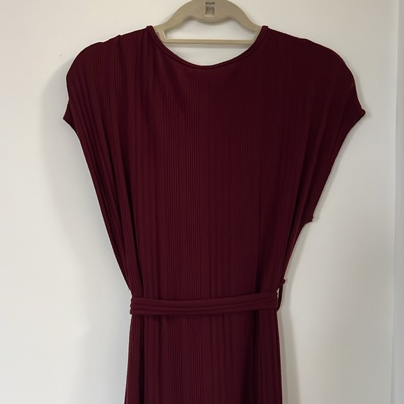 Sleeveless Wrap Dress - Picture 3 of 3